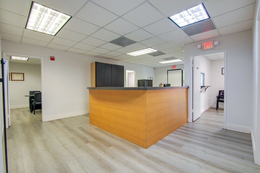 More Photos Of 7000 SW 97th Ave, Miami Office For Sale