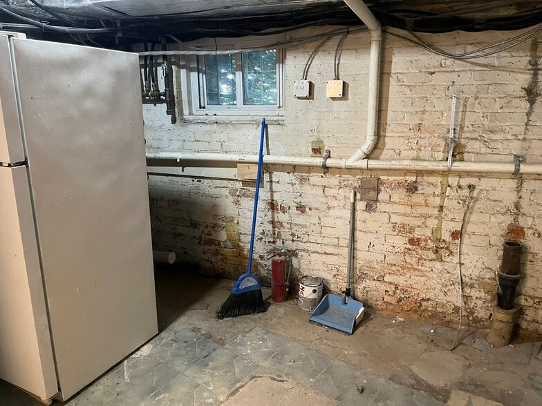 More Photos Of 5 Barney Cir SE, Washington Medical For Lease