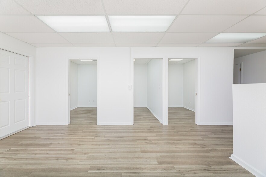 More Photos Of 128 Tomahawk Dr, Indian Harbour Beach Warehouse For Lease