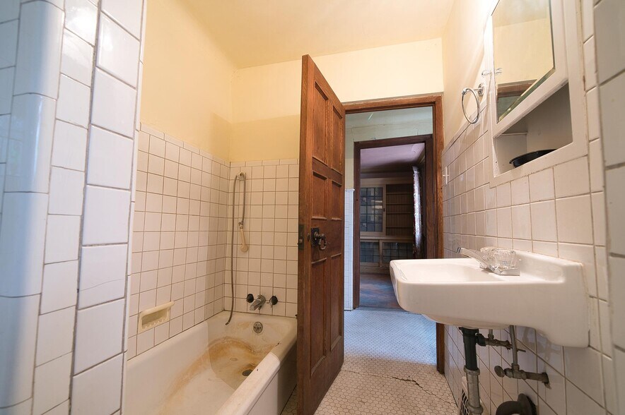 More Photos Of 1989 W Grand Blvd, Detroit Office Residential For Sale