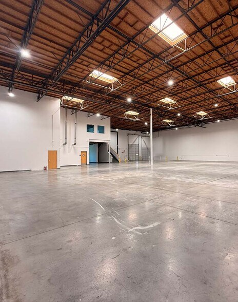 More Photos Of 28751 Industry Dr, Valencia Warehouse For Sale