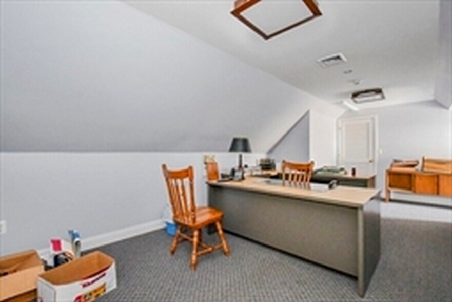 More Photos Of 977 South St, Fitchburg Office For Sale