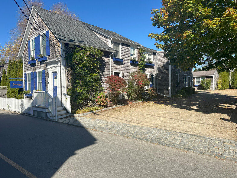 Primary Photo Of 25 Simpsons Ln, Edgartown Hotel For Sale