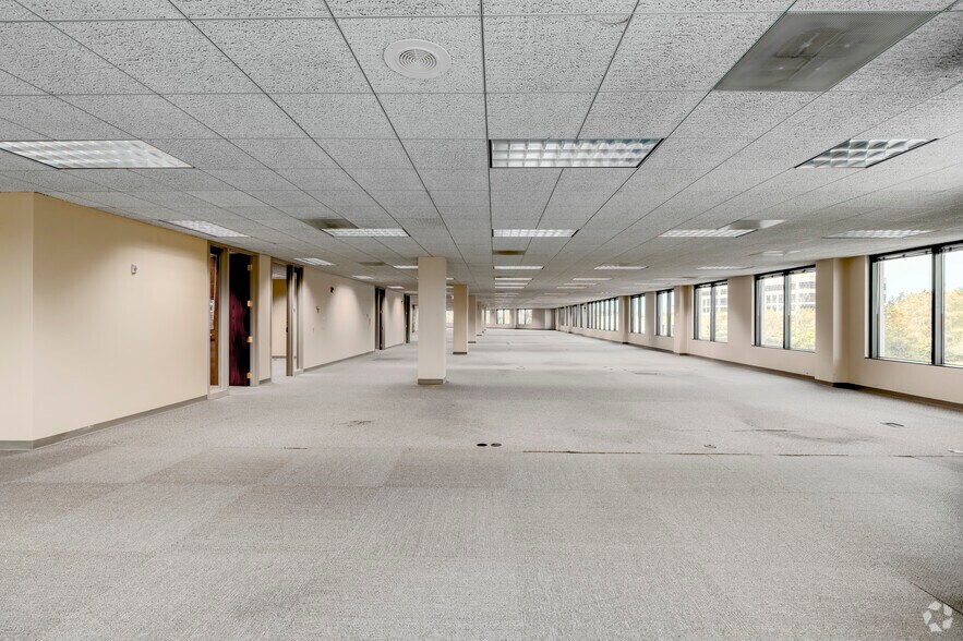 More Photos Of 9144 Arrowpoint Blvd, Charlotte Office For Sale