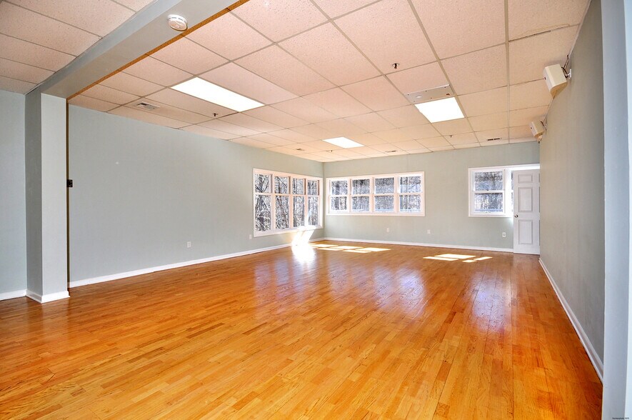 More Photos Of 75 Berlin Rd, Cromwell Medical For Lease