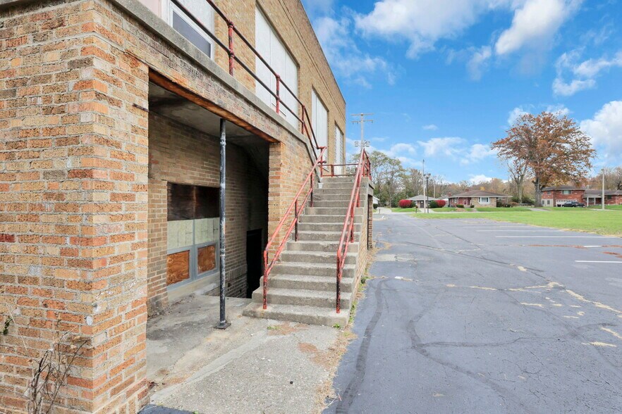 More Photos Of 300 E Auburn Ave, Springfield Office For Sale