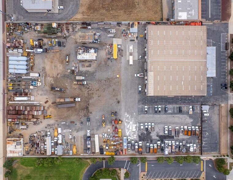 More Photos Of 924 W Rialto Ave, Rialto Warehouse For Lease