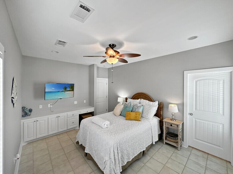 More Photos Of 944 Raymond, Crystal Beach Specialty For Sale