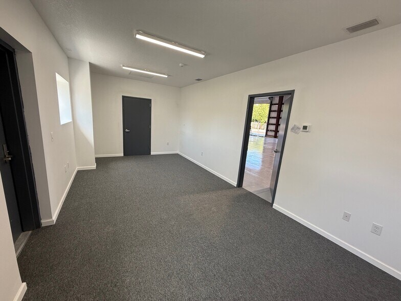 More Photos Of 6940 Sonny Dale Dr, West Melbourne Warehouse For Lease
