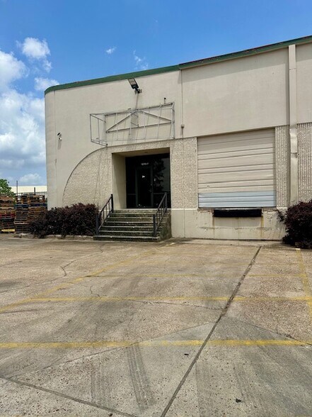 More Photos Of 16745 N I-45 Fwy, Houston Industrial For Sale