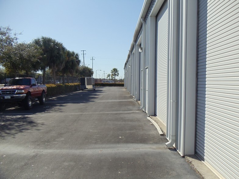 More Photos Of 3560 Work Dr, Fort Myers Warehouse For Lease