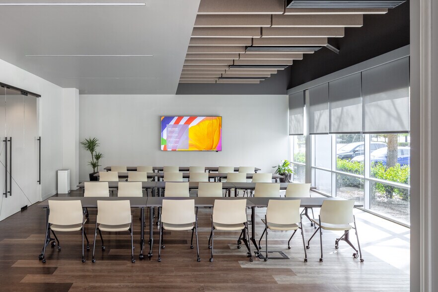 More Photos Of 5151 McCrimmon Pky, Morrisville Unknown For Lease