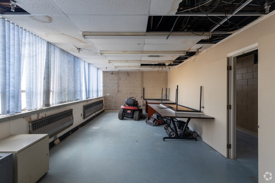 More Photos Of 99 Airport Rd, Concord Manufacturing For Sale