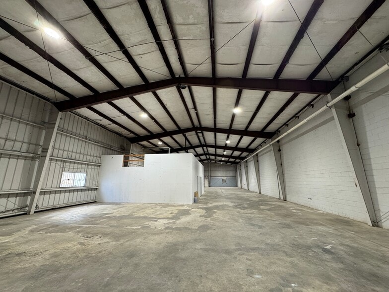 More Photos Of 126 Industrial Ave, New Orleans Warehouse For Lease
