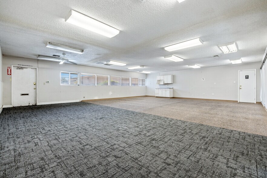 More Photos Of 1629 Pollasky Ave, Clovis Office For Sale
