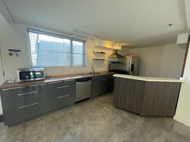 More Photos Of 615 Hampton Dr, Venice Apartments For Sale