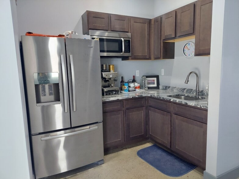 More Photos Of 642 S Main St, Clawson Storefront Retail Office For Lease