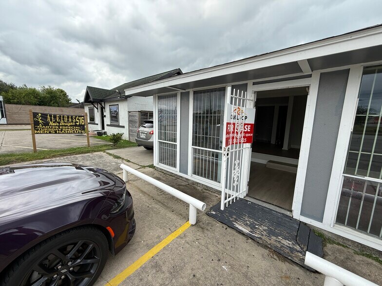 More Photos Of 2809 Market St, Baytown Office Residential For Lease