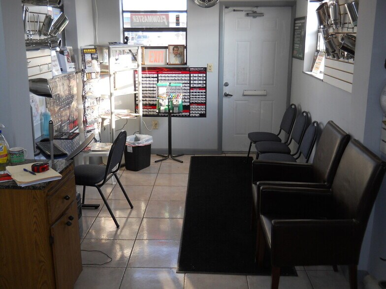 More Photos Of 250 NE 44th St, Oakland Park Auto Repair For Sale