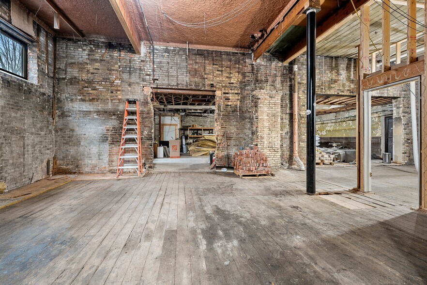 More Photos Of 408 Dousman St, Green Bay Storefront Retail Residential For Sale