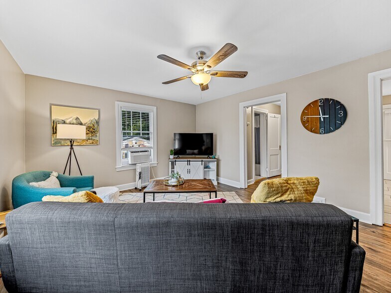 More Photos Of 1029 Patton St, Hendersonville Apartments For Sale