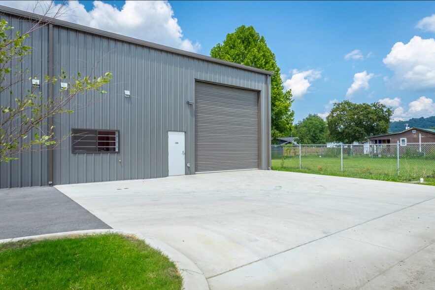 More Photos Of 1409 E 51st St, Chattanooga Warehouse For Sale