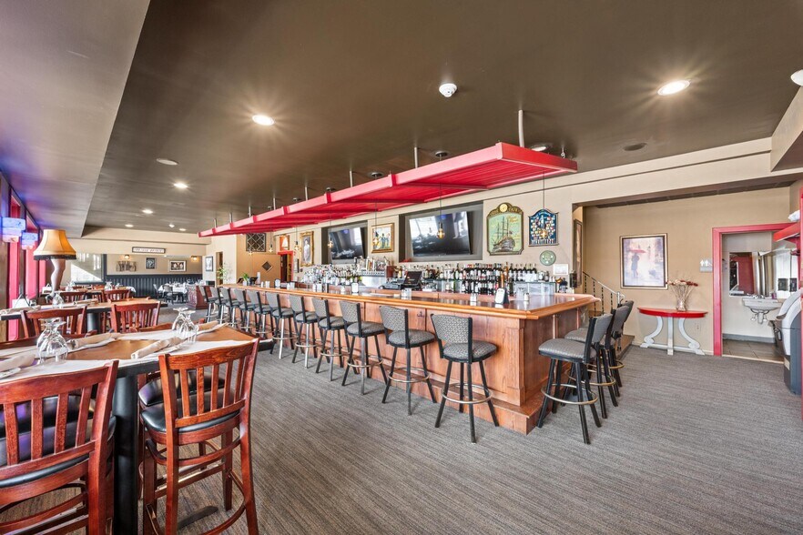 More Photos Of 31 Lakeside Dr, Harveys Lake Restaurant For Sale