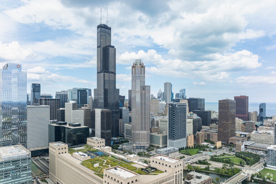 More Photos Of 311 S Wacker Dr, Chicago Office For Lease