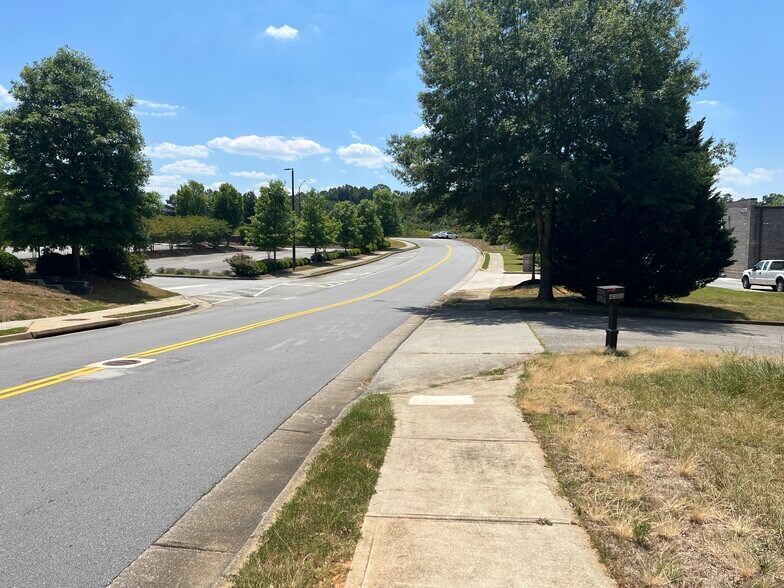 More Photos Of 4388 Sudderth Rd, Buford Warehouse For Sale