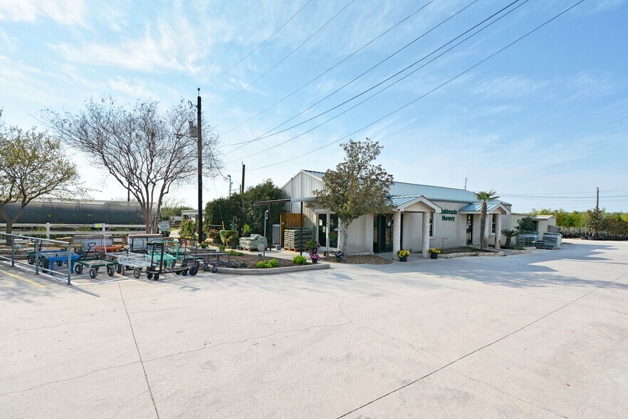 More Photos Of 120 E Zipp Rd, New Braunfels General Retail For Sale