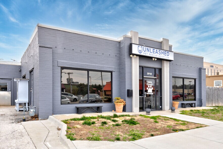 More Photos Of 5918 Broadmoor St, Mission Freestanding For Lease