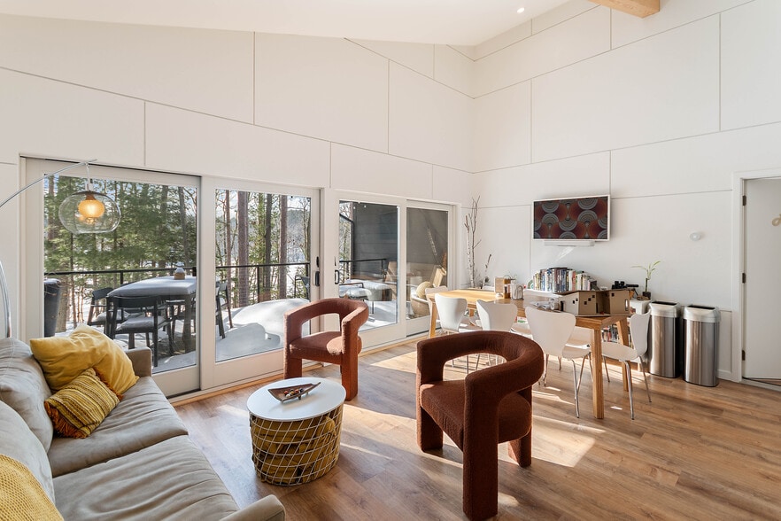 More Photos Of 7103 Lake View Rdg, Lake Ann Hospitality For Sale