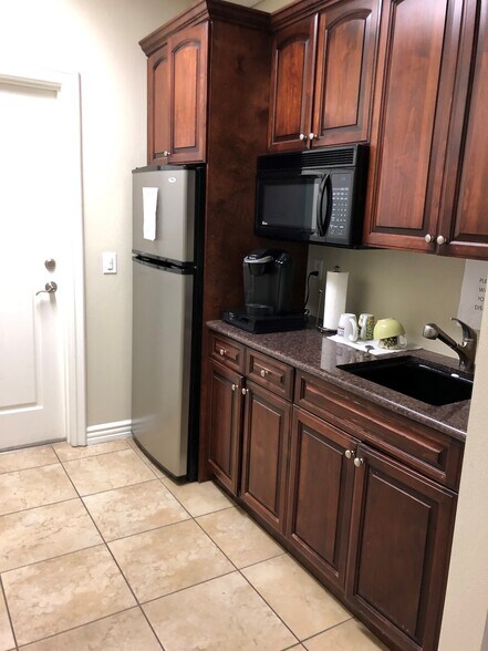 More Photos Of 41663 Date St, Murrieta Service For Lease