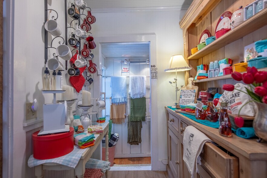 More Photos Of 16 West Main St, Wilmington General Retail For Sale