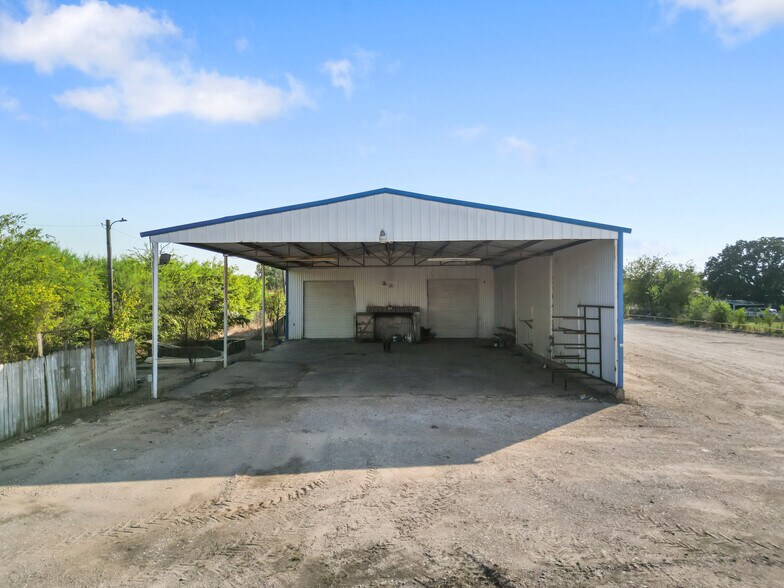 More Photos Of 2900 Clarks Ln, Bryan Warehouse For Lease