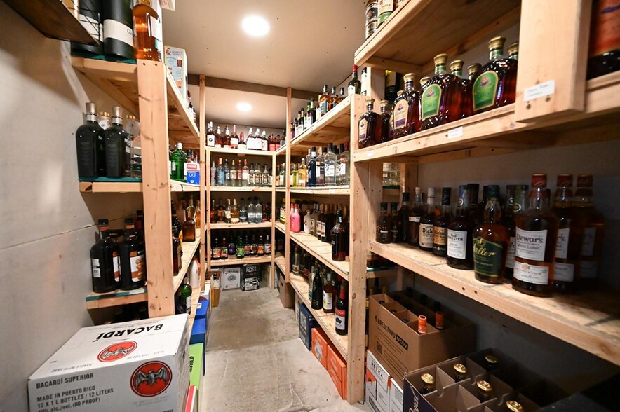 More Photos Of 124 Holmes St S, Shakopee Bar For Sale