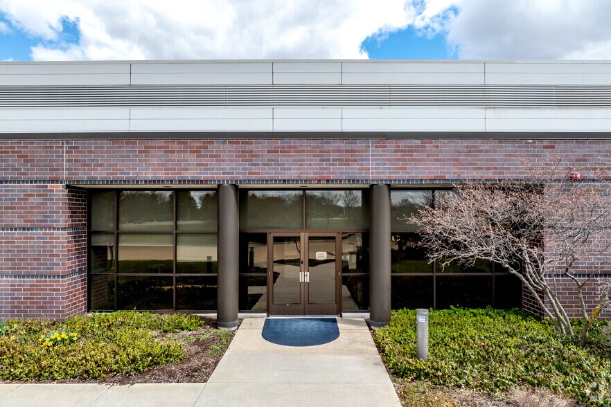 More Photos Of 801 W Rockton Rd, Rockton Research And Development For Sale