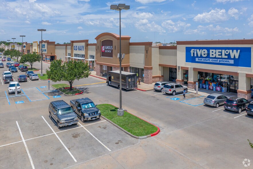 More Photos Of 13744-13830 Northwest Fwy, Houston Storefront For Lease