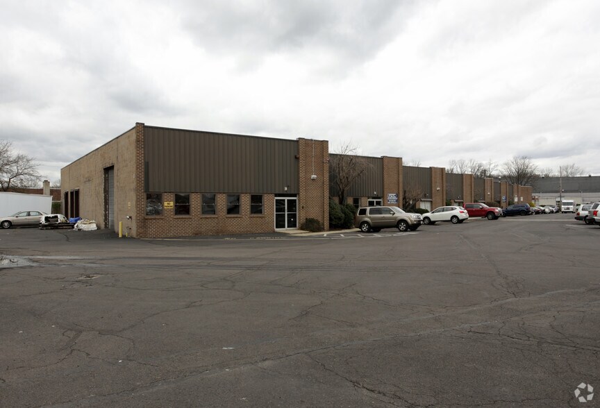 More Photos Of 1300 Industrial Blvd, Southampton Light Distribution For Sale