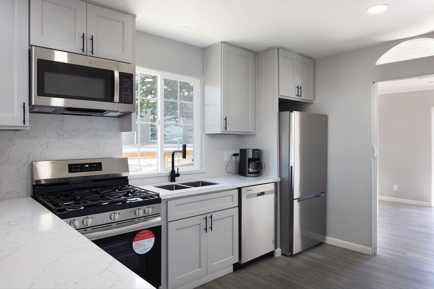 More Photos Of 7550-7552 Sandholdt Rd, Moss Landing Specialty For Sale