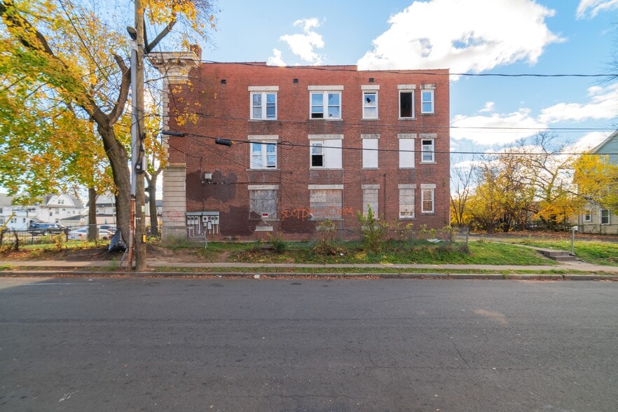 More Photos Of , Hartford Multifamily For Sale