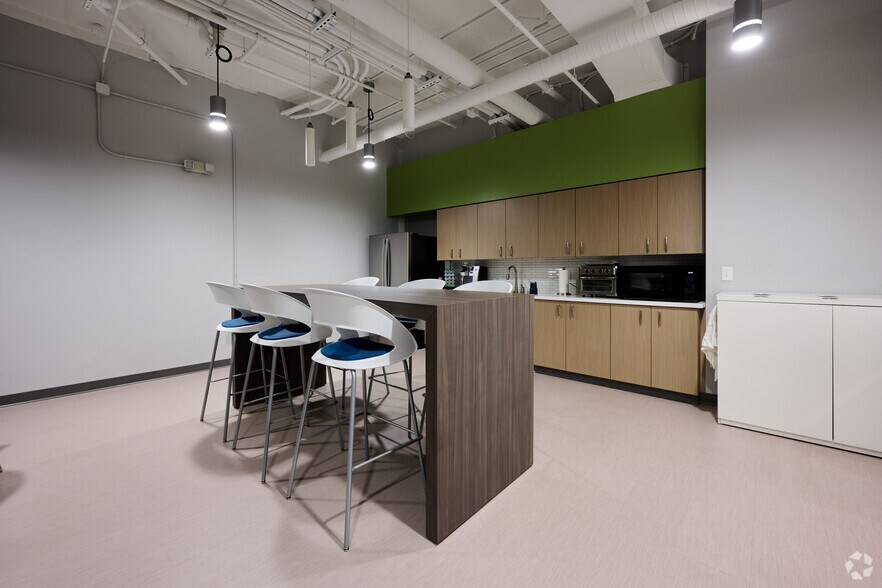 More Photos Of 260 E Main St, Rochester Medical For Lease