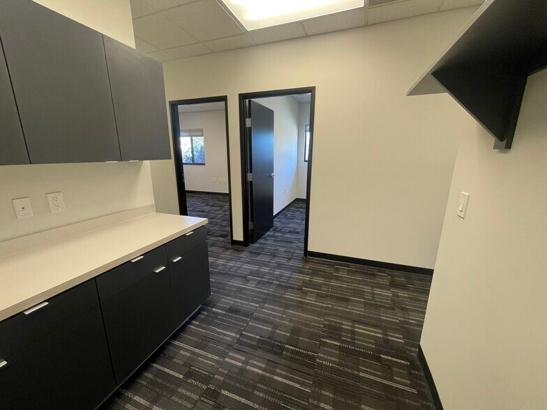 More Photos Of 2700 Farmington Ave, Farmington Office For Sale