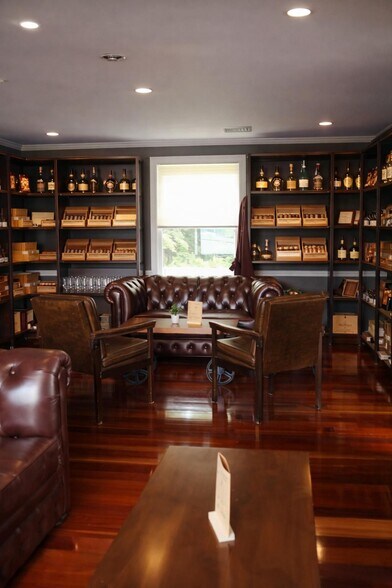 More Photos Of 160 Pawtucket Blvd, Tyngsborough Hotel For Sale