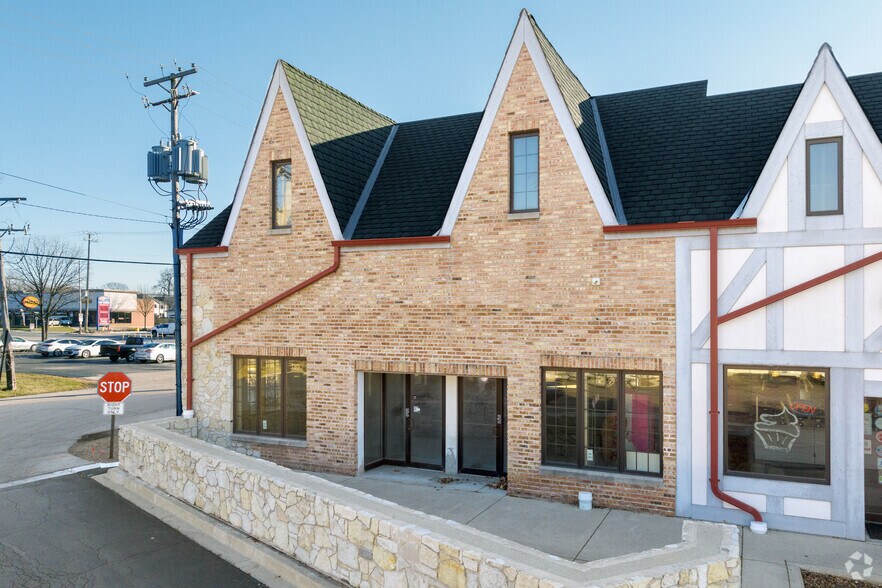 More Photos Of 623 W North Ave, Elmhurst Unknown For Lease