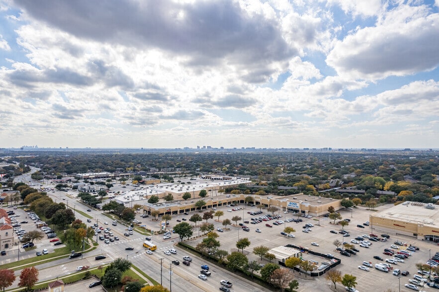 More Photos Of 16623-16641 N Coit Rd, Dallas General Retail For Lease