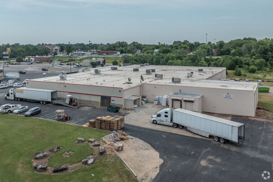 More Photos Of 700 N Main St, Bristow Storefront For Lease