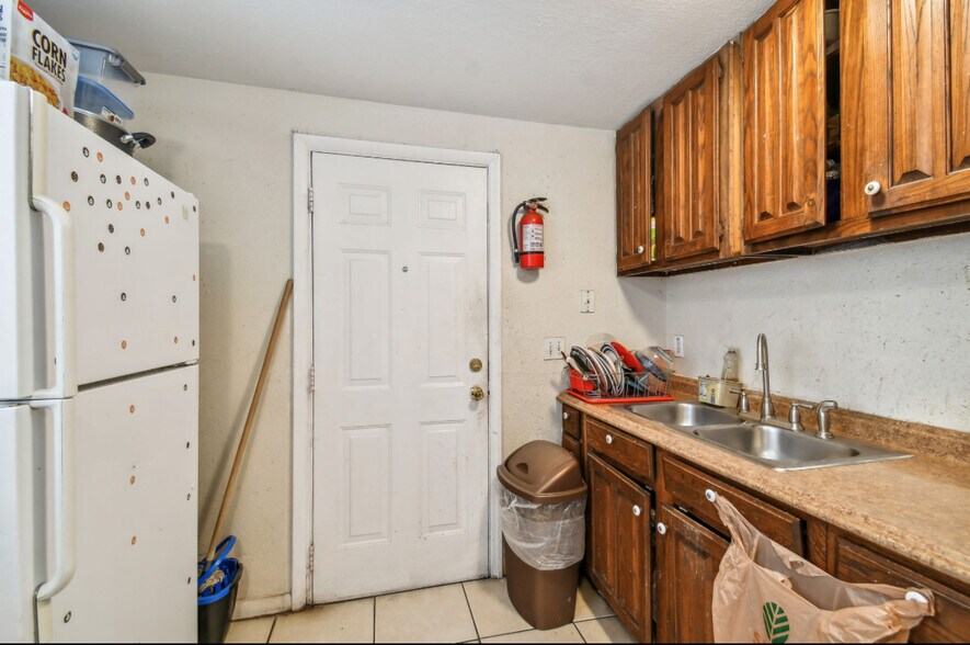 More Photos Of 4507-4517 E Giddens Ave, Tampa Multifamily For Sale