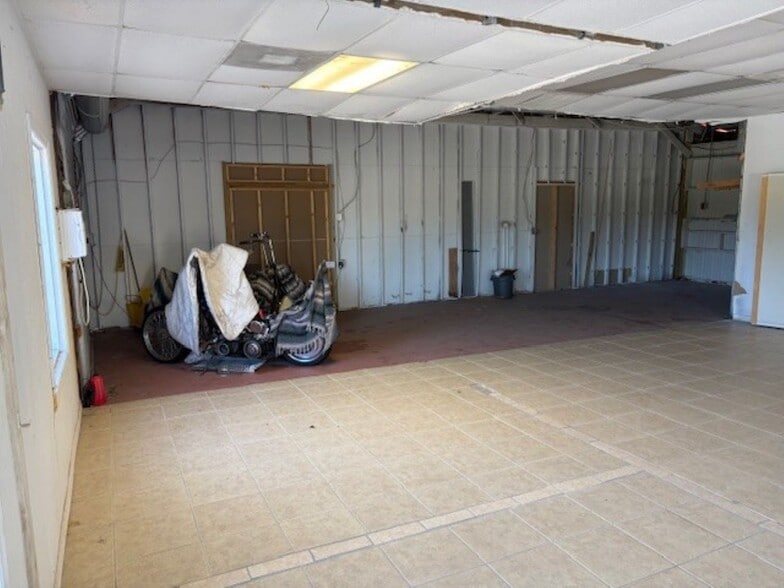 More Photos Of 6745 N Old Dixie Hwy, Fort Pierce Warehouse For Lease