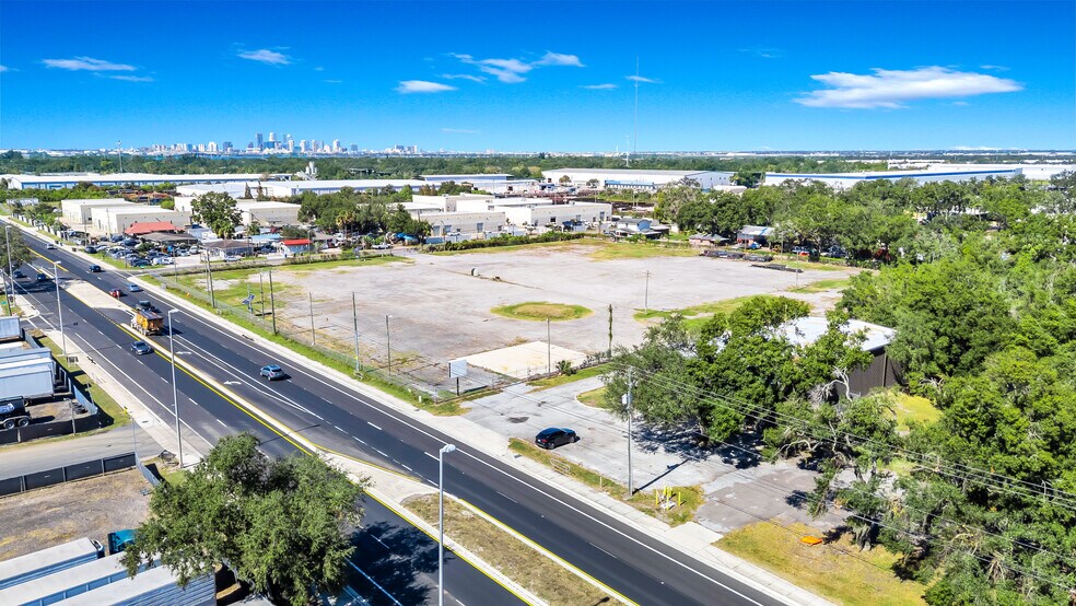 More Photos Of 5410 Causeway Blvd, Tampa Warehouse For Lease